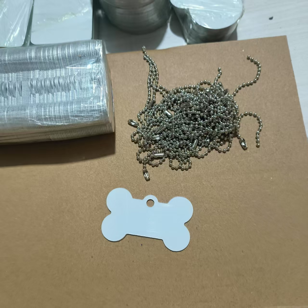 100 ピース/ロットブランク昇華金属ペンダントタグ犬猫クラ - Coaster Sublimation Blank のレビューと価格